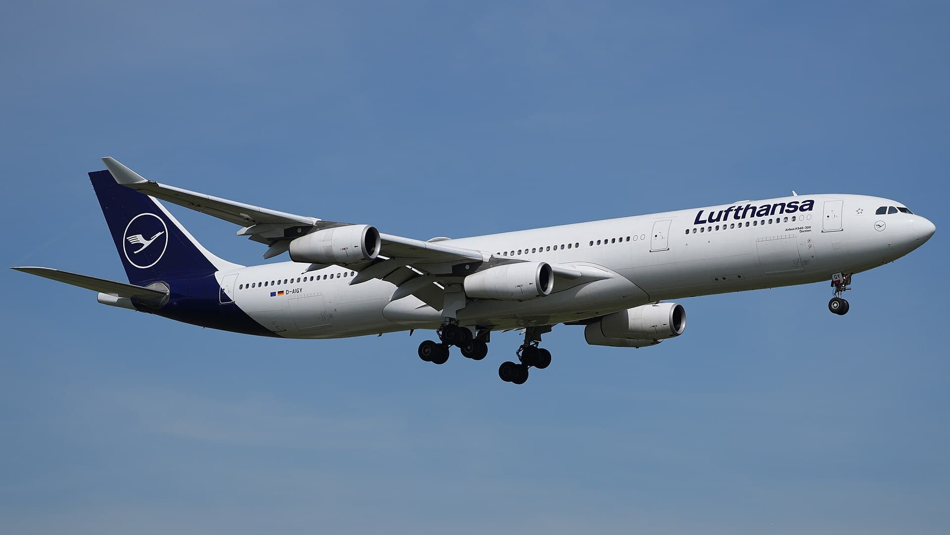 Lufthansa Airbus A340-300 D-AIGY on approach at Frankfurt with landing gear down